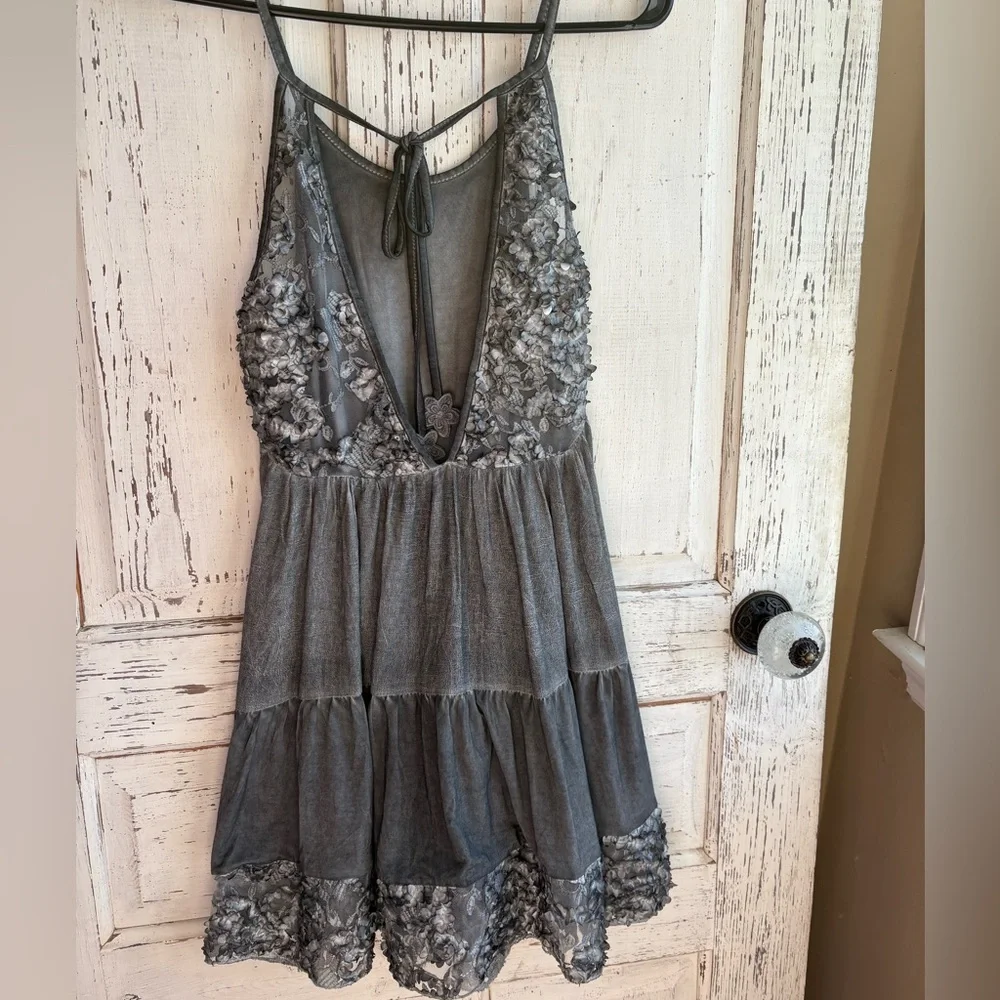 NWOT- POL Brand  floral appliqué dress - Picture 2 of 7